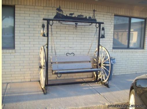 Executive 2* Hebbronville
