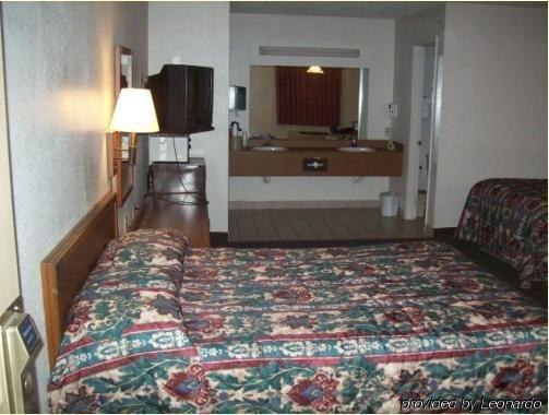 Executive 2* Hebbronville