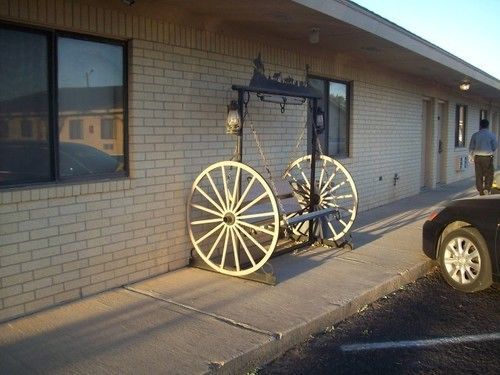 Executive 2* Hebbronville
